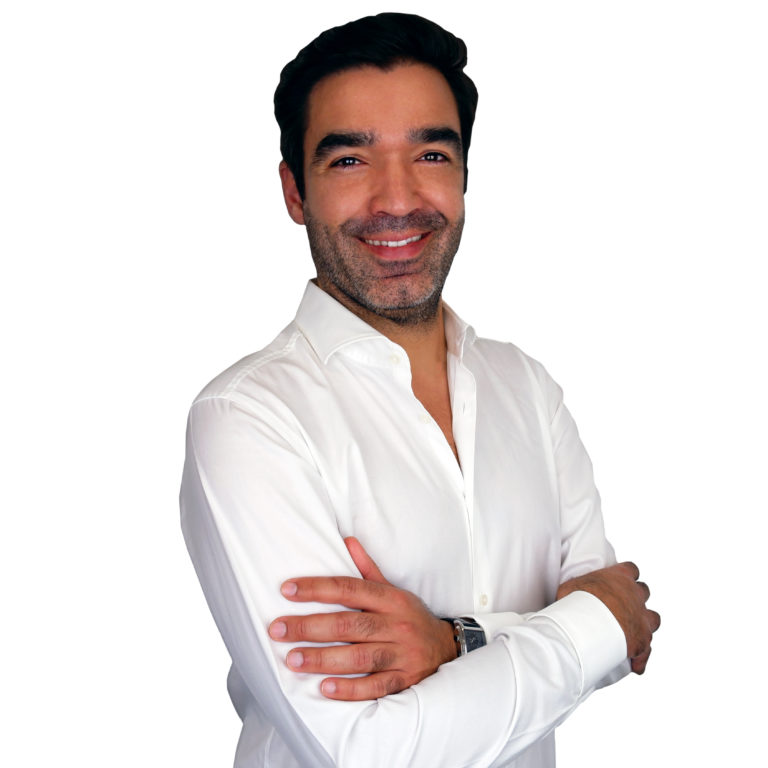Pedro Mota - médico dentista com especialidade em implantologia, reabilitação oral e cirurgia oral avançada.