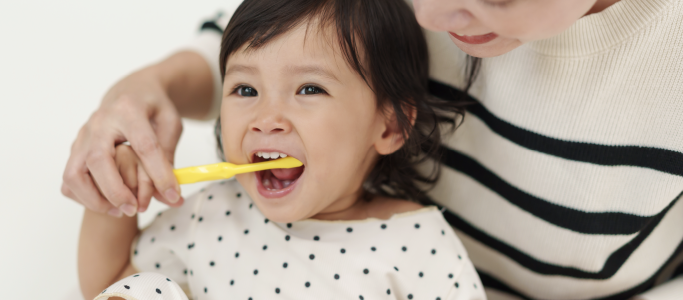 ensinar a escovar os dentes das crianças